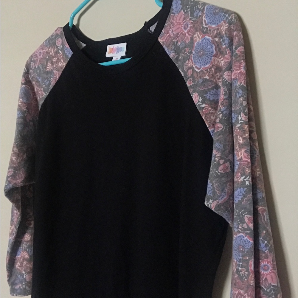 Medium Lularoe Randy top